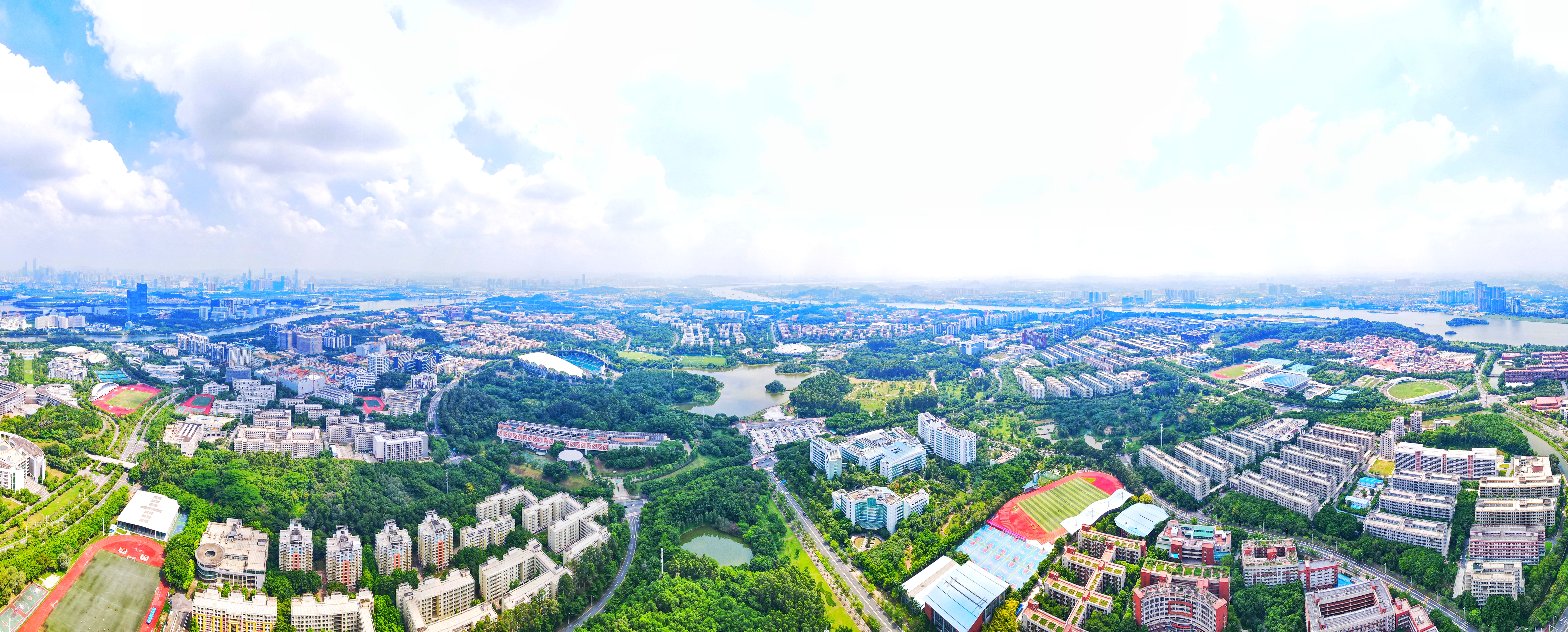 封面：廣州大學城：二十年，正青春（黃國宏 攝）.jpg